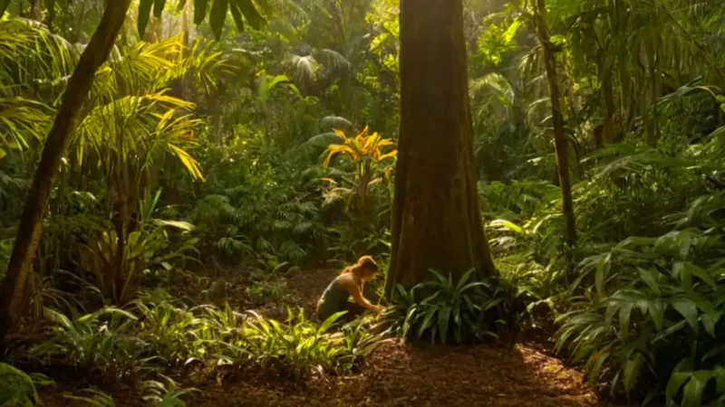 Figura cultivando en la frondosa selva